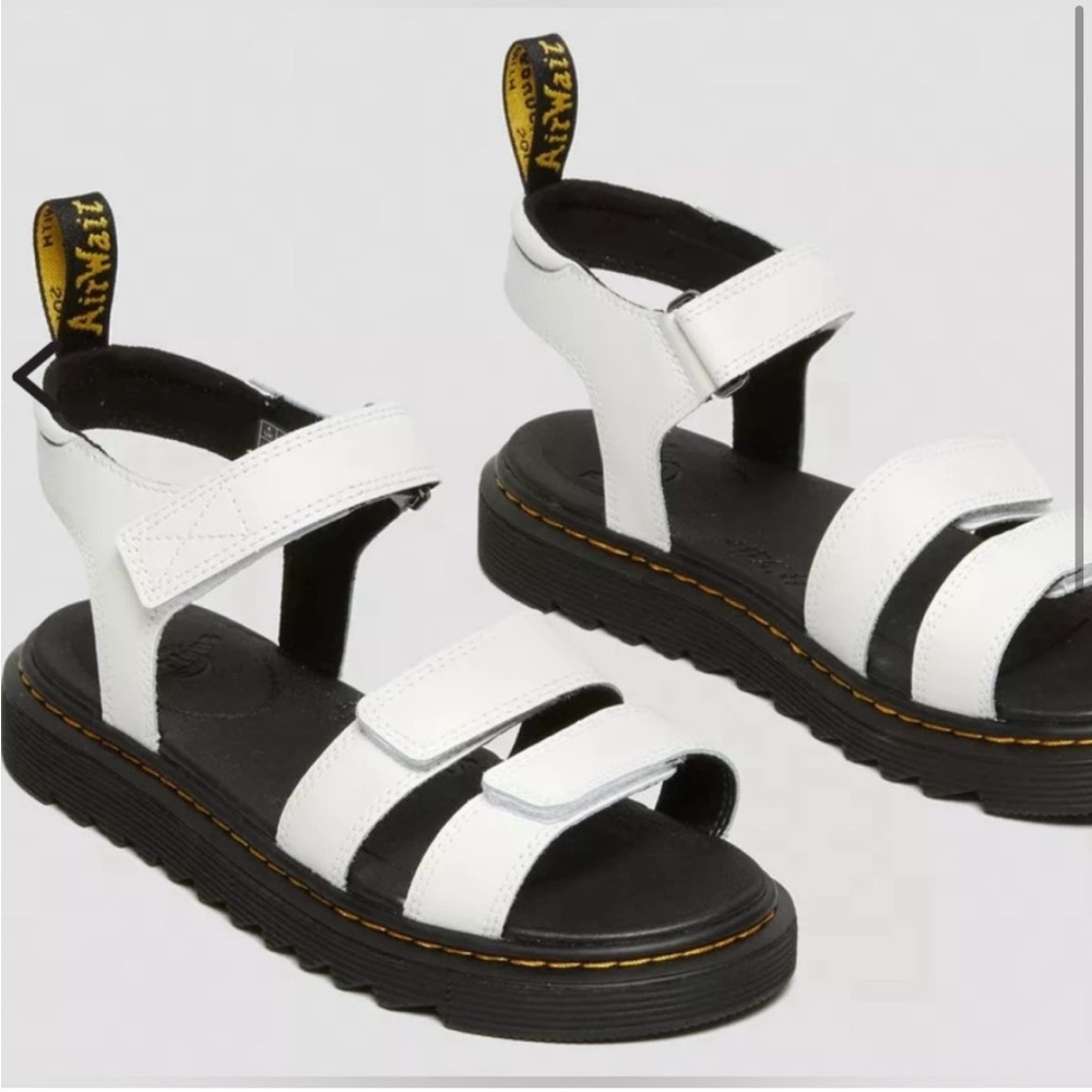 Dr. Martens Unisex-Child Klaire, SIZE 2 US